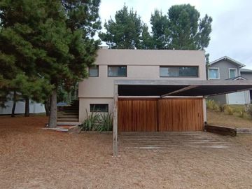 Casa en venta - 5 Dormitorios 4 Baños - Pinamar