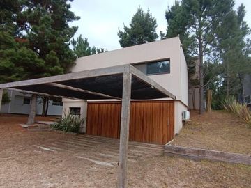 Casa en venta - 5 Dormitorios 4 Baños - Pinamar