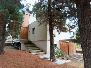 Casa en venta - 5 Dormitorios 4 Baños - Pinamar