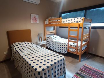 Casa en venta - 5 Dormitorios 4 Baños - Pinamar