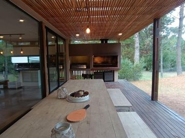 Casa en venta - 5 Dormitorios 4 Baños - Pinamar