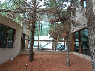 Casa en venta - 5 Dormitorios 4 Baños - Pinamar