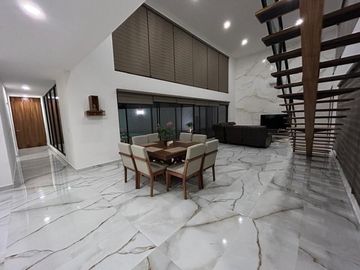 🏡✨ Residencia de Lujo en Jardines de la Rejoyada