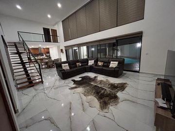 🏡✨ Residencia de Lujo en Jardines de la Rejoyada