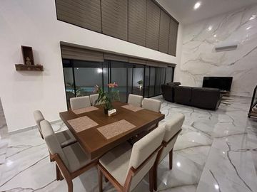 🏡✨ Residencia de Lujo en Jardines de la Rejoyada