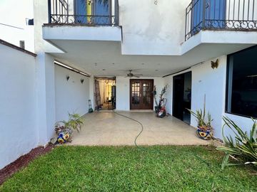 CASA EN VENTA CERCA DE AVENIDAS