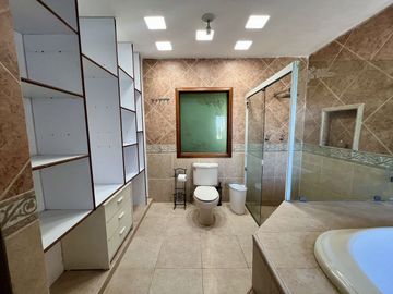 CASA EN VENTA CERCA DE AVENIDAS