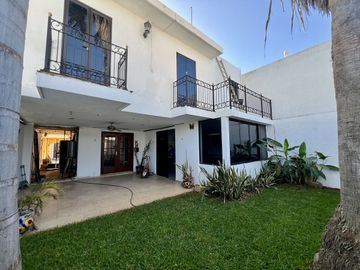 CASA EN VENTA CERCA DE AVENIDAS