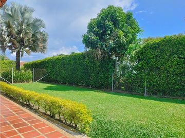VENTA HERMOSA CASA ESTILO TRADICIONAL EN CERRITOS PEREIRA