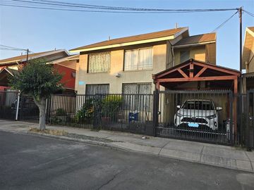 Casa en Venta en Avda. Cuatro Poniente con Avda, Cristo Redentor, Maipu.
