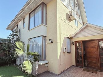 Casa en Venta en Barrio el Rosal de Vespucio, Maipú