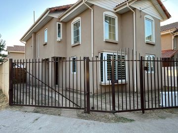 ARRIENDO HERMOSA PROPIEDAD EN MIRADOR ANDINO MACHALÍ