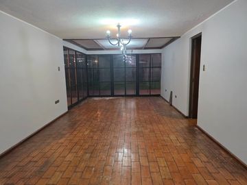 Vende Casa en Condiminio Villa Alemania  Los Ángeles.