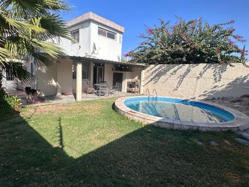 Casa en venta de 4 dormitorios c/ cochera en Villa Nueva