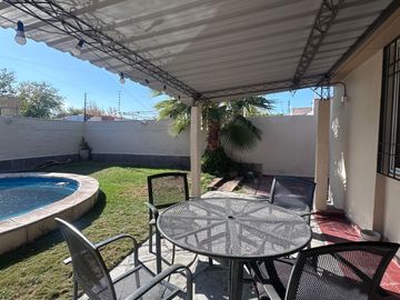 Casa en venta de 4 dormitorios c/ cochera en Villa Nueva
