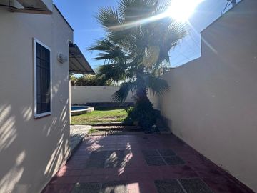 Casa en venta de 4 dormitorios c/ cochera en Villa Nueva
