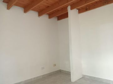 CASA 5 AMBIENTES - OPORTUNDAD