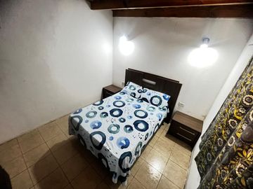 VENTA CASA 3 AMBIENTES COCHERA Y DOS DEPARTAMENTOS