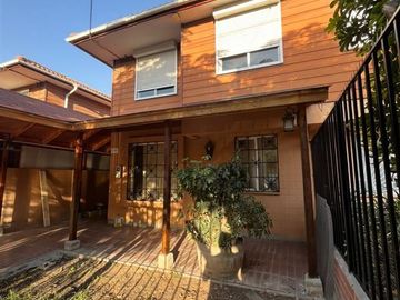Casa en Arriendo en Cerro Jacaranda 01907
