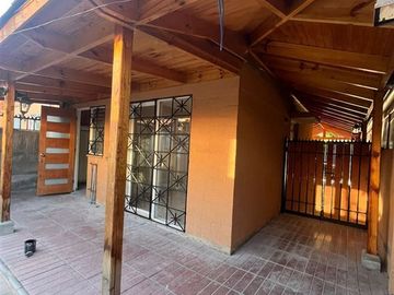 Casa en Arriendo en Cerro Jacaranda 01907