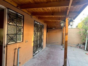 Casa en Arriendo en Cerro Jacaranda 01907