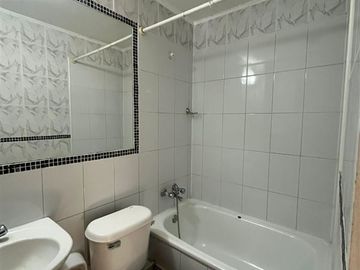 Casa en Arriendo en Cerro Jacaranda 01907