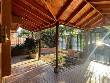 Casa en Arriendo en Cerro Jacaranda 01907