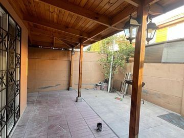 Casa en Arriendo en Cerro Jacaranda 01907