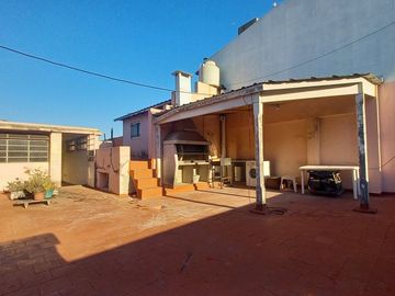 Venta casa 6 ambientes Excelente ubicacion