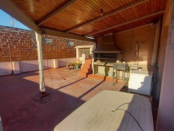 Venta casa 6 ambientes Excelente ubicacion