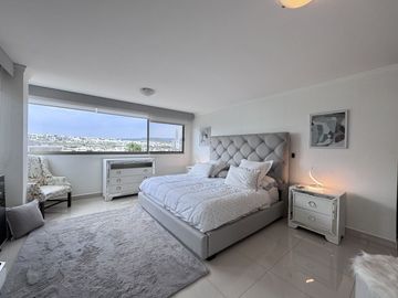 CASA DE LUJO EN VENTA EN JURIQUILLA, CUMBRES DE LAGO CON ALBERCA PROPIA