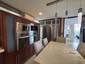 CASA DE LUJO EN VENTA EN JURIQUILLA, CUMBRES DE LAGO CON ALBERCA PROPIA