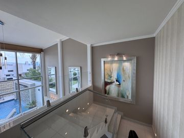 CASA DE LUJO EN VENTA EN JURIQUILLA, CUMBRES DE LAGO CON ALBERCA PROPIA