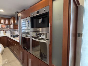 CASA DE LUJO EN VENTA EN JURIQUILLA, CUMBRES DE LAGO CON ALBERCA PROPIA