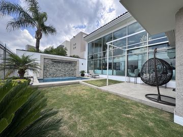 CASA DE LUJO EN VENTA EN JURIQUILLA, CUMBRES DE LAGO CON ALBERCA PROPIA