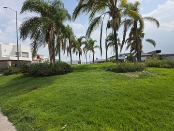 CASA DE LUJO EN VENTA EN JURIQUILLA, CUMBRES DE LAGO CON ALBERCA PROPIA