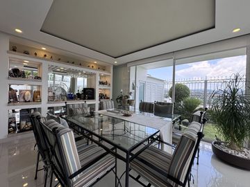 CASA DE LUJO EN VENTA EN JURIQUILLA, CUMBRES DE LAGO CON ALBERCA PROPIA