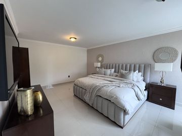 CASA DE LUJO EN VENTA EN JURIQUILLA, CUMBRES DE LAGO CON ALBERCA PROPIA