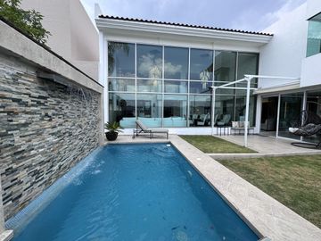 CASA DE LUJO EN VENTA EN JURIQUILLA, CUMBRES DE LAGO CON ALBERCA PROPIA