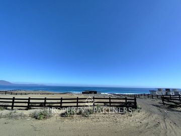 Espectacular terreno con vista al mar en Condominio Morrillos Norte 2