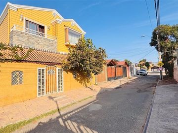 Casa en Venta en VILLA LOS CANTAROS QUILICURA