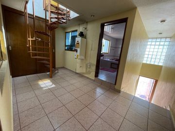 Casa en venta en El Mirador con uso de suelo comercial