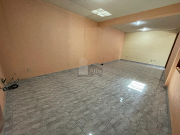 Casa en venta en El Mirador con uso de suelo comercial