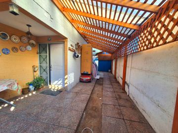 LINDA CASA EN VENTA, UBICADA EN MAIPÚ