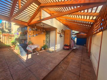 LINDA CASA EN VENTA, UBICADA EN MAIPÚ