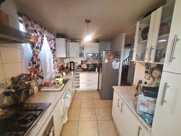 LINDA CASA EN VENTA, UBICADA EN MAIPÚ