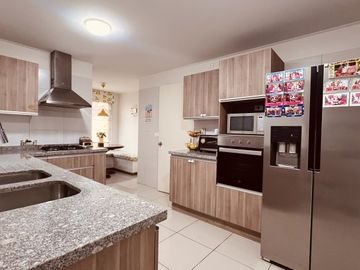 CASA TOP ONE EN CONDOMINIO 5D4B PISCINA EN ALTO MACUL