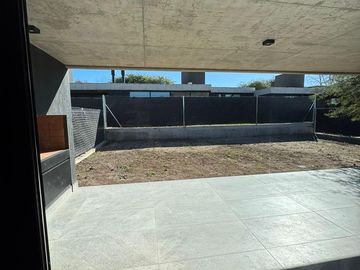 Casa en  Venta 3 Dormitorios 3 Baños en Housing