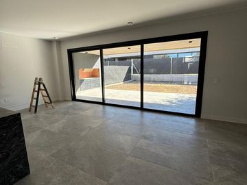 Casa en  Venta 3 Dormitorios 3 Baños en Housing