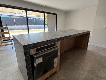Casa en  Venta 3 Dormitorios 3 Baños en Housing
